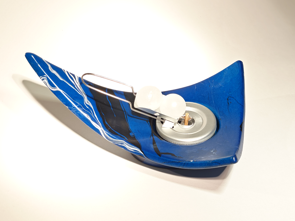 UNIKAT-Mondschale “Pendenza_2” blau-weiß-schwarz (Brenner: chrom)