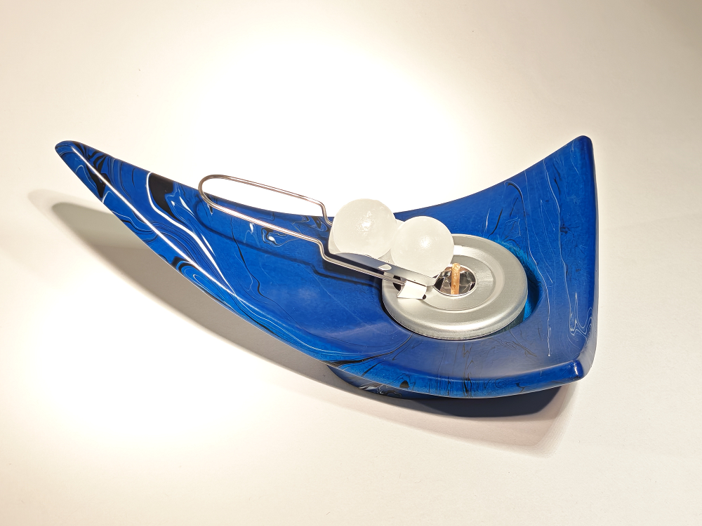 UNIKAT-Mondschale “Pendenza_3” blau-weiß-schwarz (Brenner: chrom)